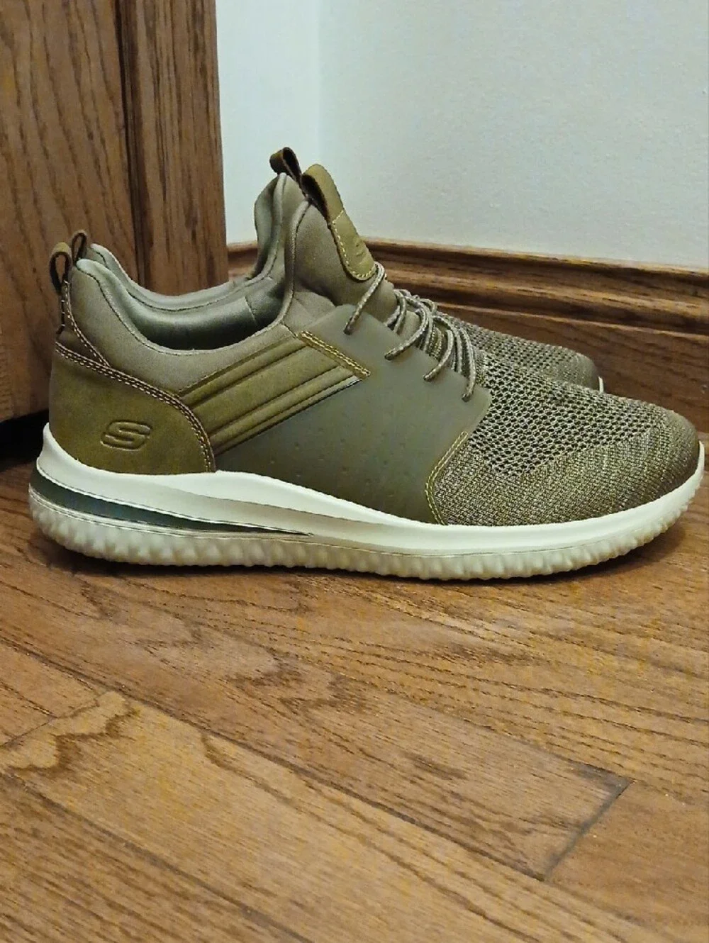 Skechers Khaki Lightweight Men's Sneaker Size 10